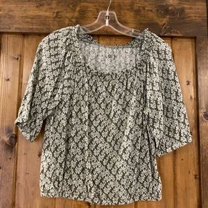 Adorable Loft Top NWOT